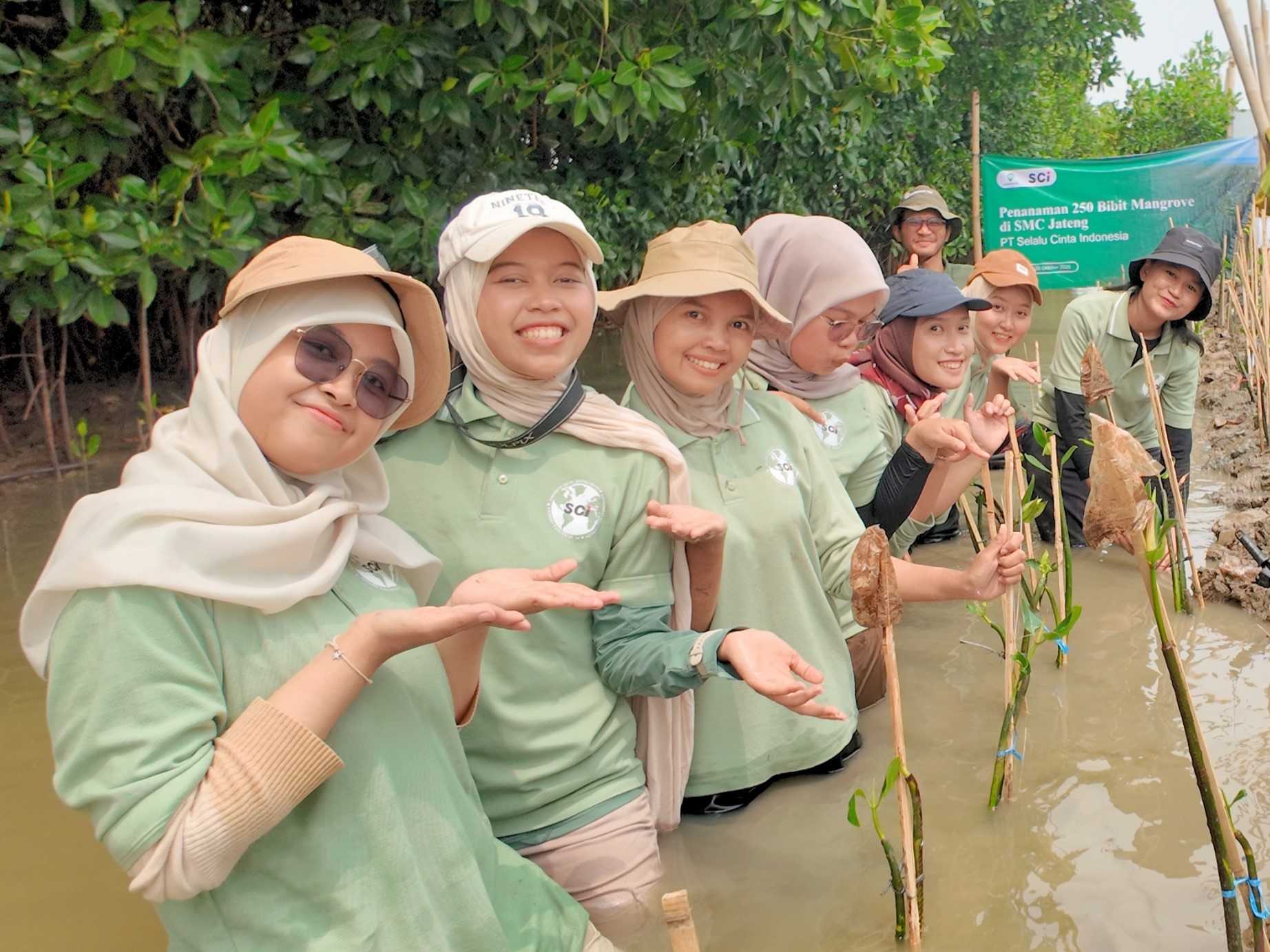 Program Tanam Pantau PT SCI bersama Mangrove Tag di SMC Jateng Semarang.